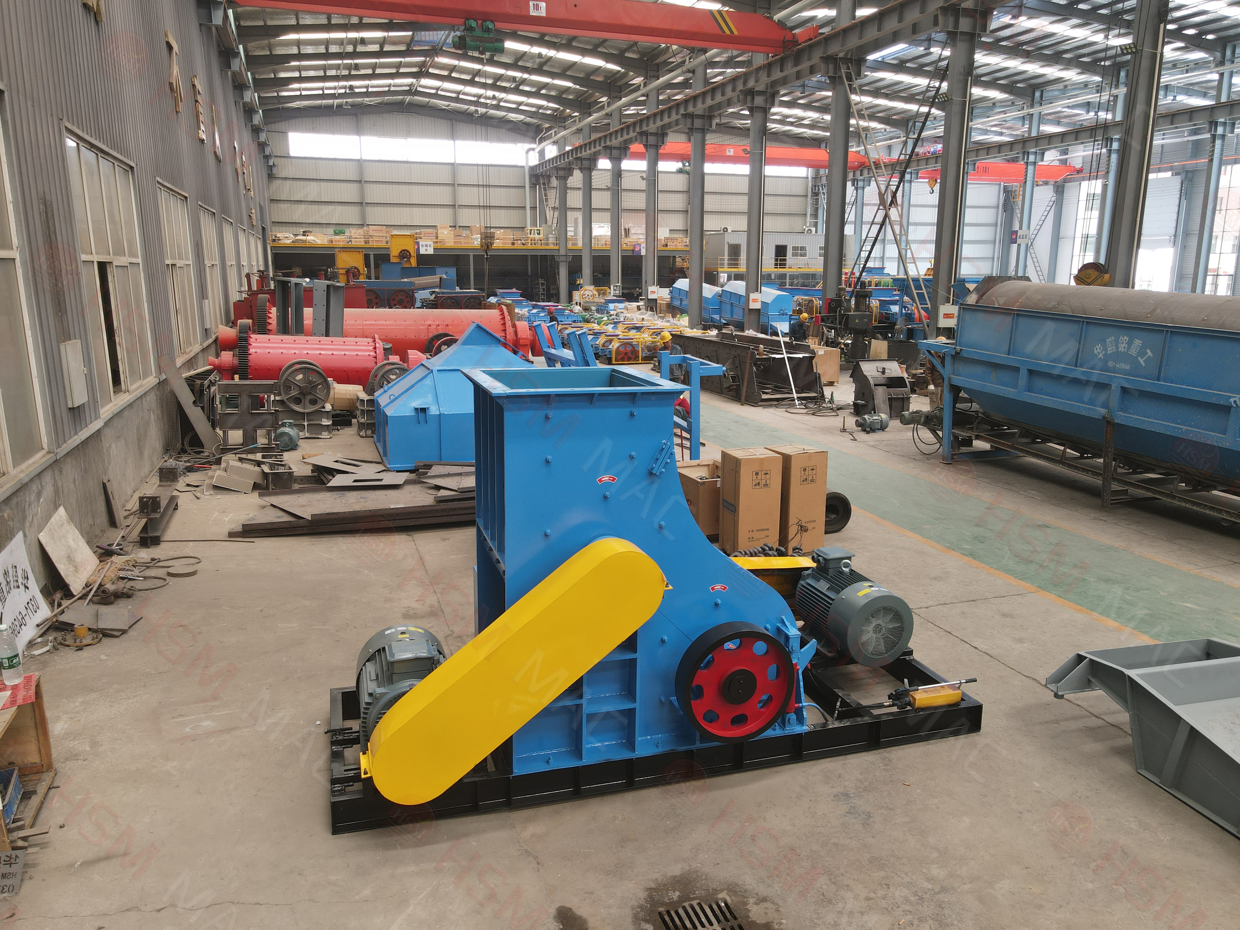 時產(chǎn)30噸小型濕料粉碎機多少錢一臺？